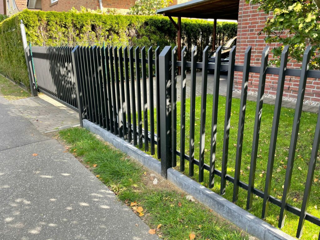 Schlichter Metallzaun Dresden