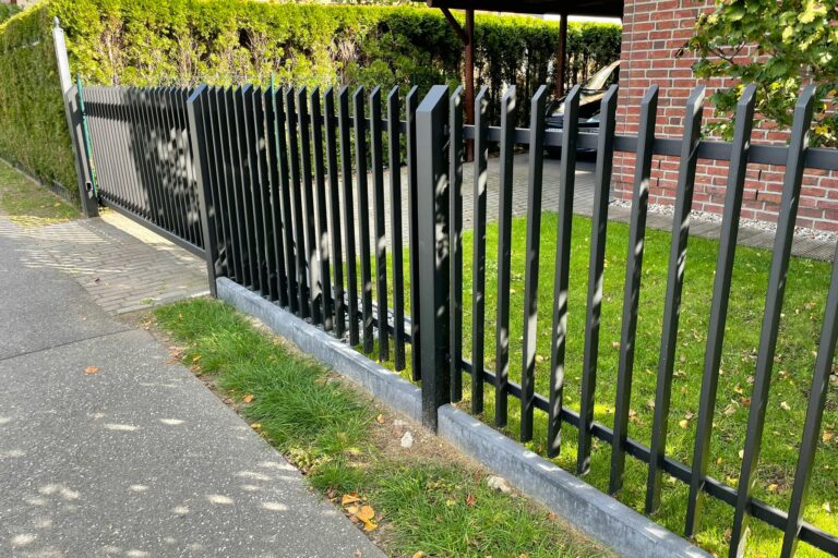 Schlichter Metallzaun Dresden