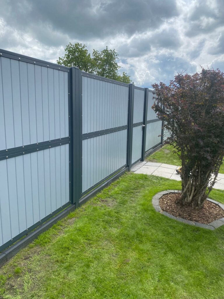 Sichtschutzzäune mit PVC Füllung